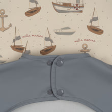 Indlæs billede til gallerivisning Konges Sløjd 2 Pak Spise Hagesmække - Sail Away
