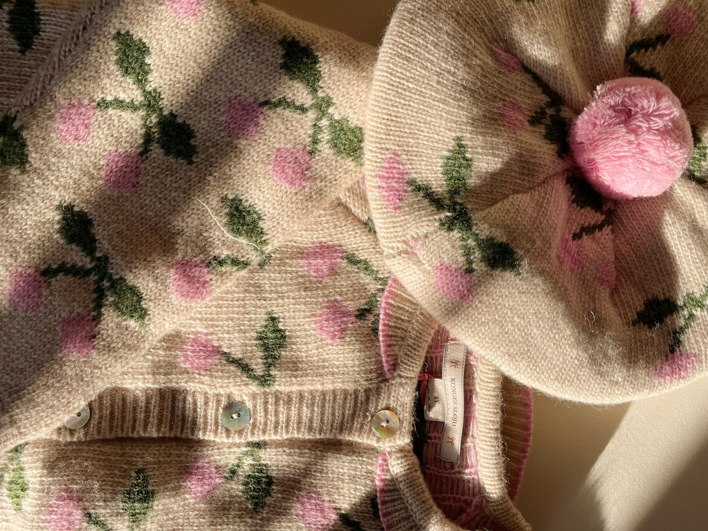 Konges Sløjd strik Belou Collar Cardigan - Cherry
