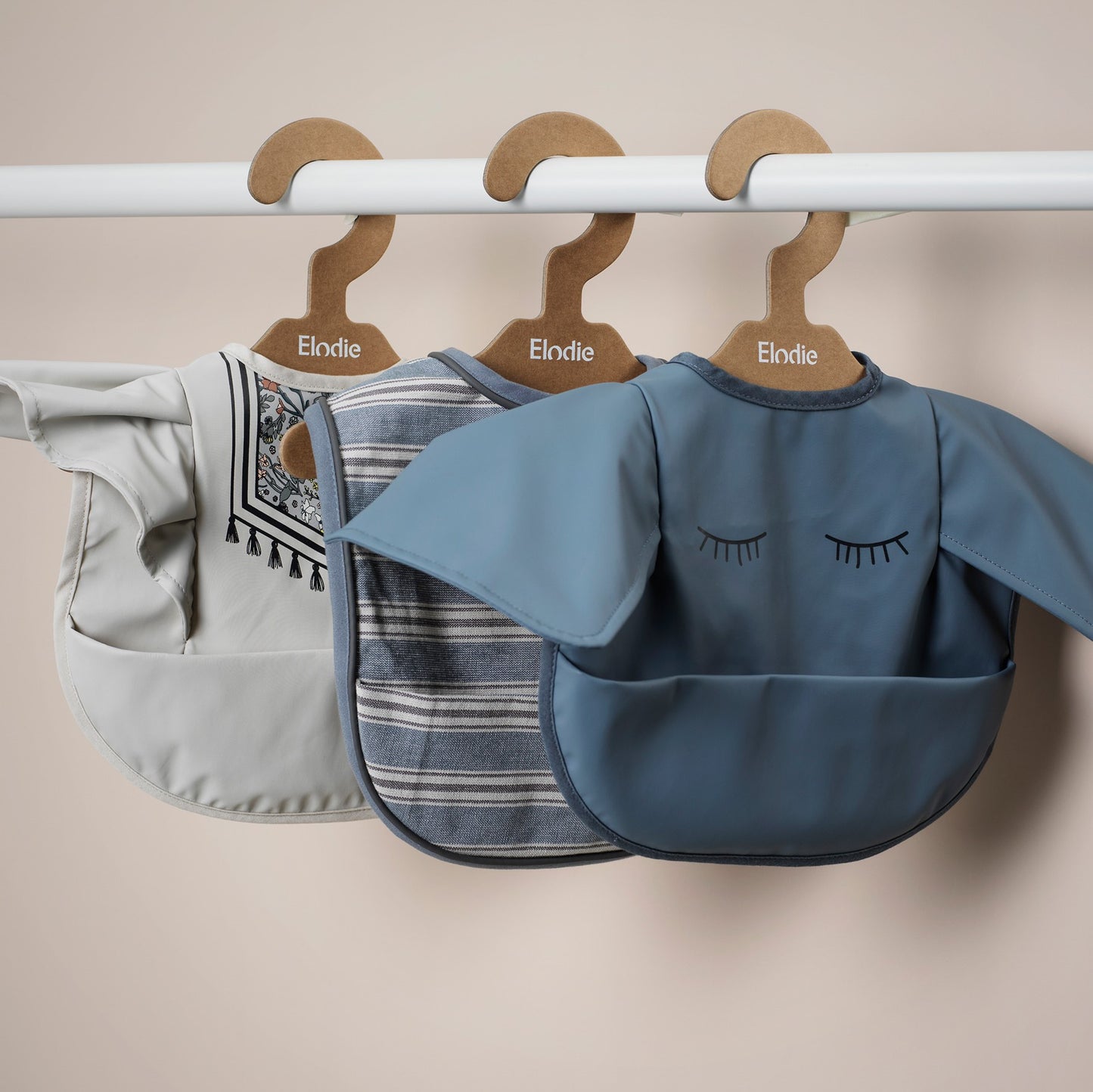 Elodie Baby hagesmæk elefant med lomme - Blue