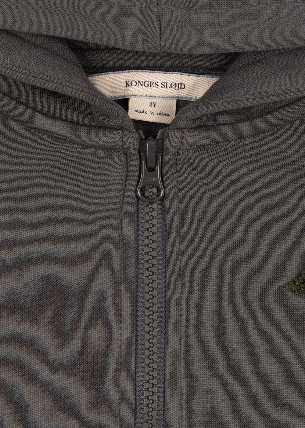 Konges Sløjd LOU SWEATSHIRT MED LYNLÅS - MAGNET