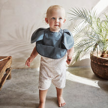 Indlæs billede til gallerivisning Elodie Baby hagesmæk elefant med lomme - Blue
